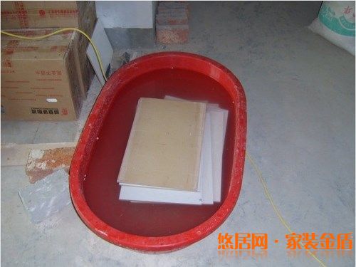 給瓷磚泡水需要泡多久？